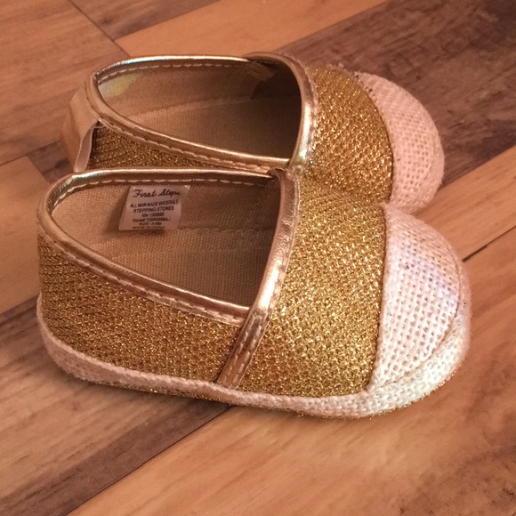 Gold slip on baby shoes - Picture 2 of 2